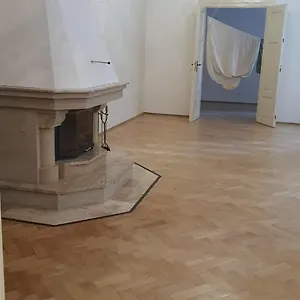 Private In Shared Luxurious Palace Like With 2 Bathrooms Including Whirlpool And Virtual Reality Pensjonat